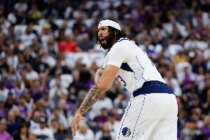 队记：独行侠老板可能会拍板重建 但浓眉交易市场需谨慎评估